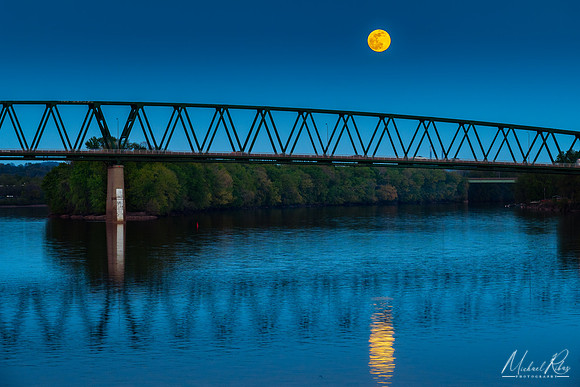 Moonrise over Williamstown Bridge (2021)