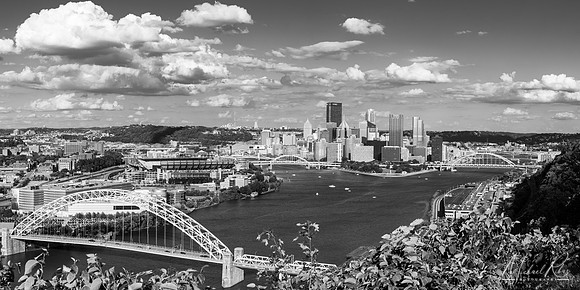 Pittsburgh from West End-BW (2019)